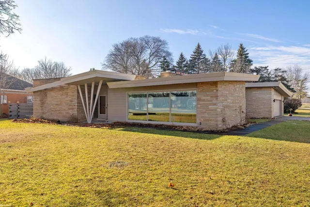 4177 Gratiot Ave, Fort Gratiot, MI 48059