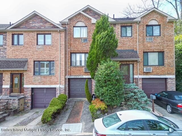 20 Hilldale Ct, Staten Island, NY 10305