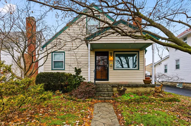 1884 E  North Broadway St, Columbus, OH 43224
