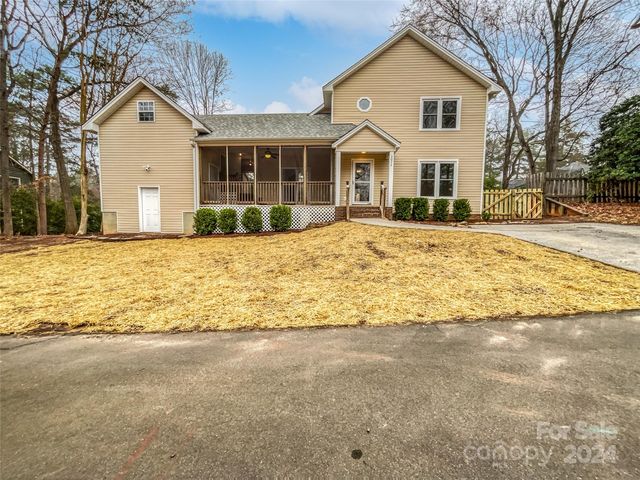 3072 Point Clear Dr, Tega Cay, SC 29708