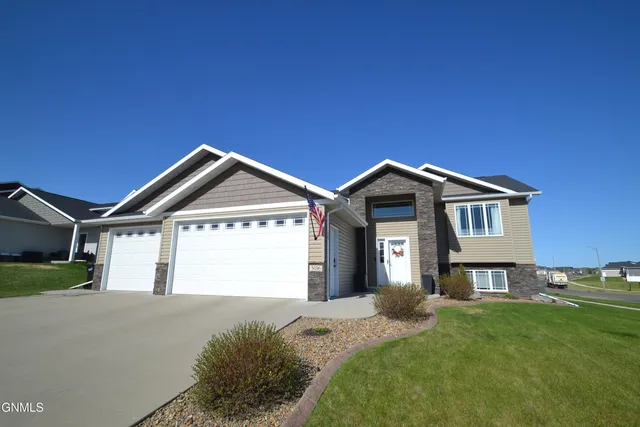 5016 Hudson St, Bismarck, ND 58503