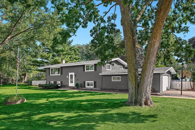 710 Hanson ROAD, La Crosse, WI 54603
