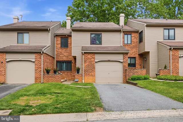 203 Camsten Ct, Chesterbrook, PA 19087