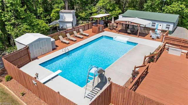 786 Central Rd, Clemmons, NC 27012