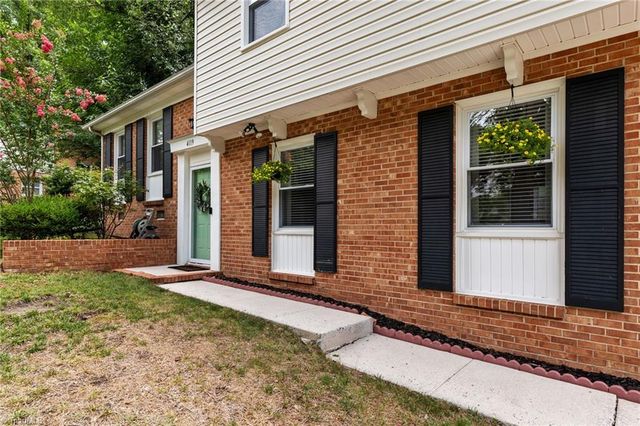 4119 Farmbrooke Dr, Greensboro, NC 27407