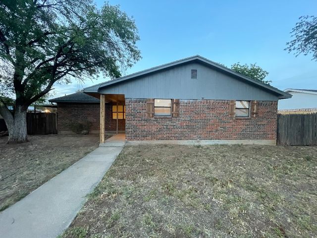 911 Brookside St, Sweetwater, TX 79556