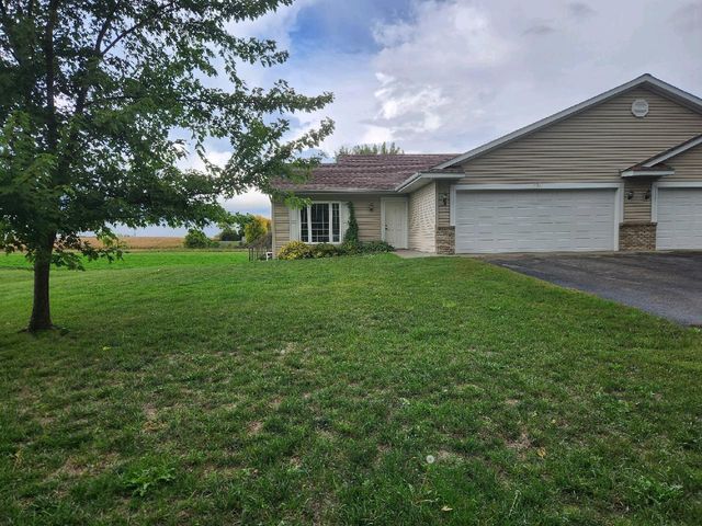 505 Division St W, New Richland, MN 56072