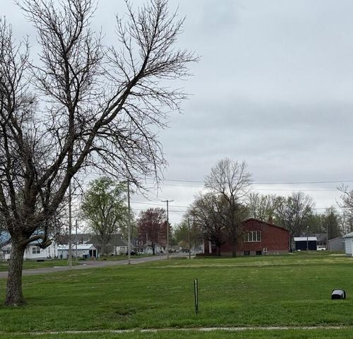 210 Walnut St, Slater, MO 65349