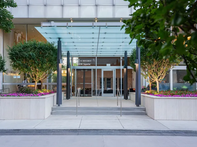 500 W  Superior St #2401, Chicago, IL 60654