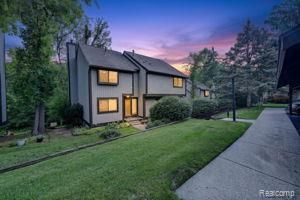 515 Carberry Hl, Brighton, MI 48116