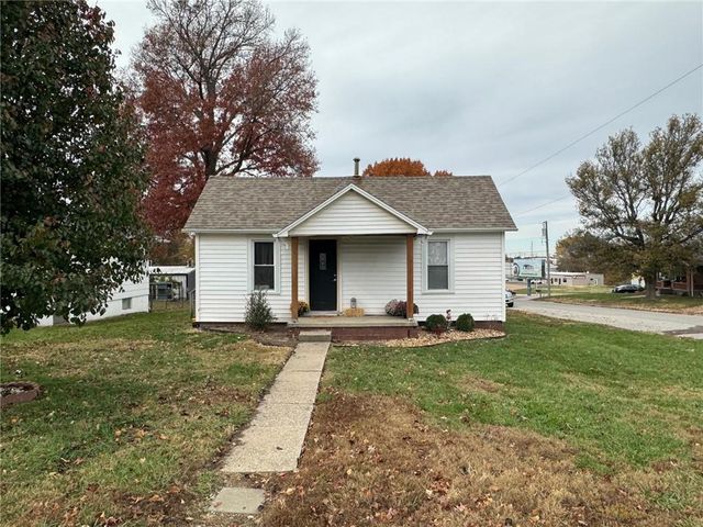 2400 Willow St, Higginsville, MO 64037