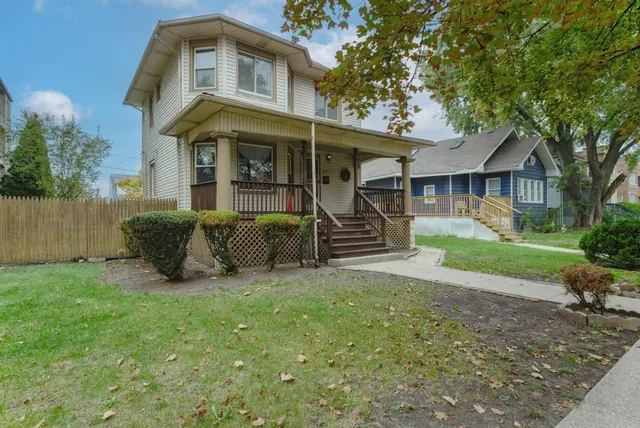 820 S  17th Ave, Maywood, IL 60153