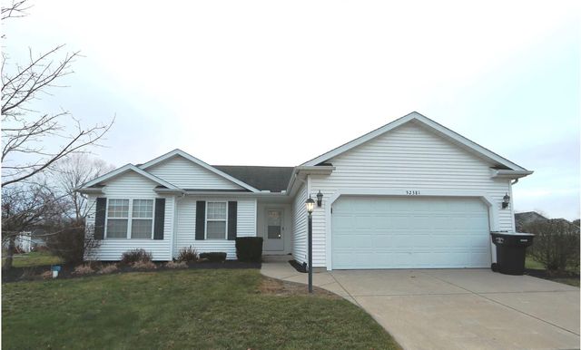 52381 Oak Manor Dr, Granger, IN 46530