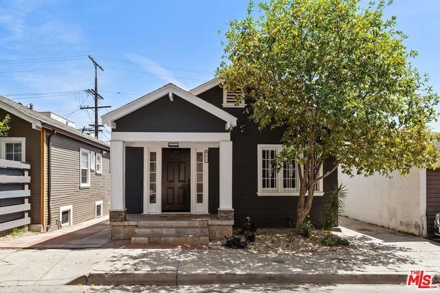 422 S  Benton Way, Los Angeles, CA 90057