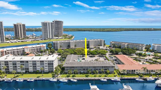 37 Yacht Club Dr #302, North Palm Beach, FL 33408