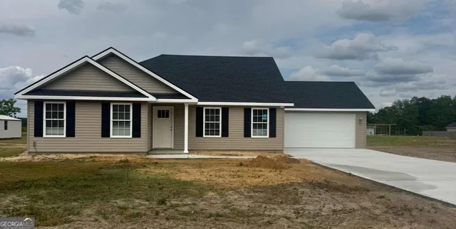 57 Crestview Rd, Claxton, GA 30417