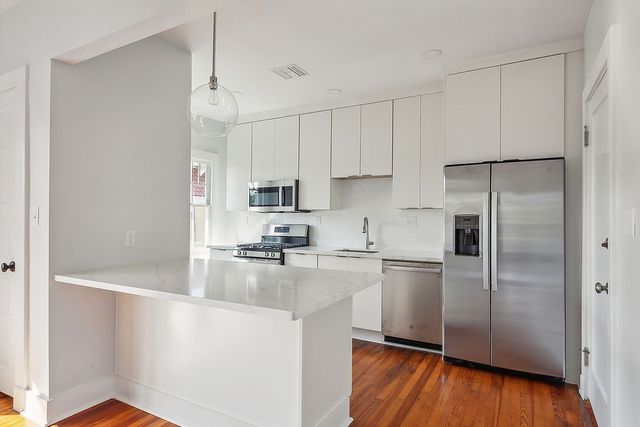 7 Fontainebleau Dr #301, New Orleans, LA 70125