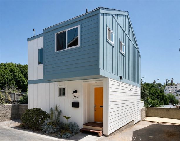 744 N  Dillon St, Los Angeles, CA 90026