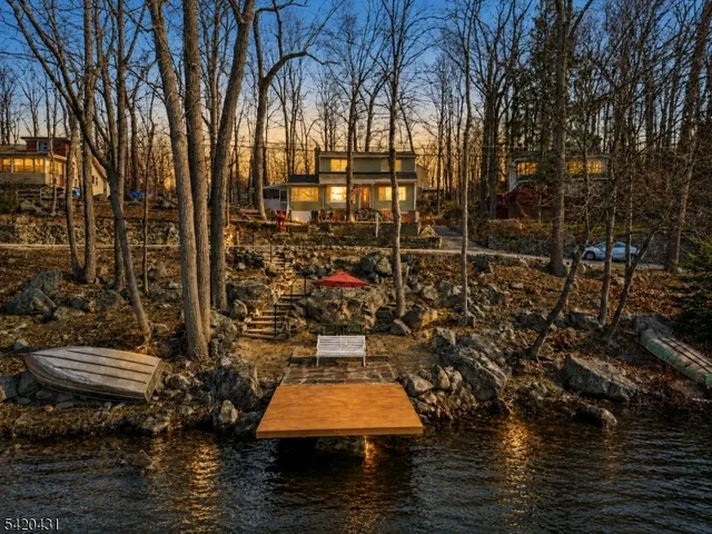 51 Lakeside Dr, Highland Lakes, NJ 07422