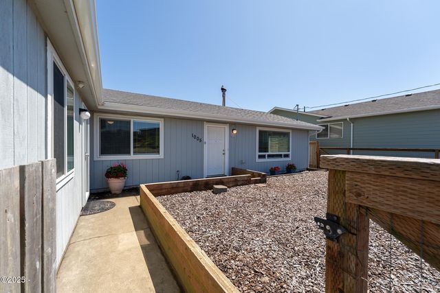 1005 NW Pacific Way, Waldport, OR 97394