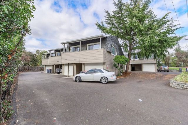 1769 Crater Lake Ave, Medford, OR 97504