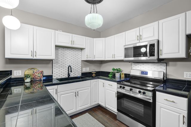 3335 Salena St, Saint Louis, MO 63118