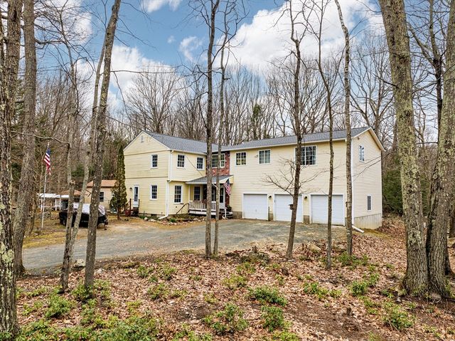 33 Old New England Path, Russell, MA 01071