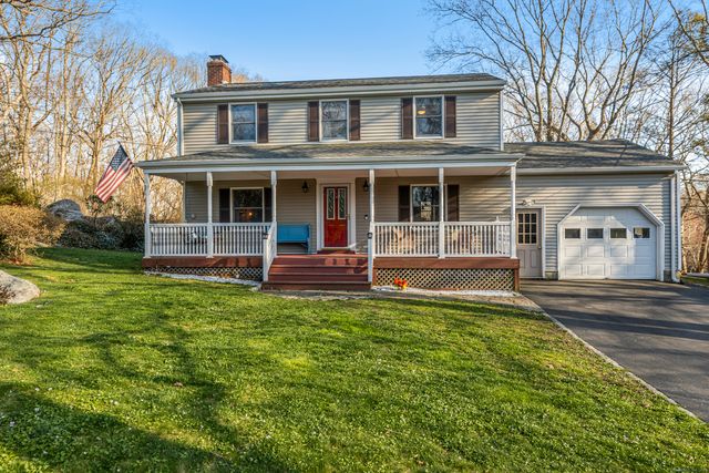 22 Patricia Ct, Gales Ferry, CT 06335