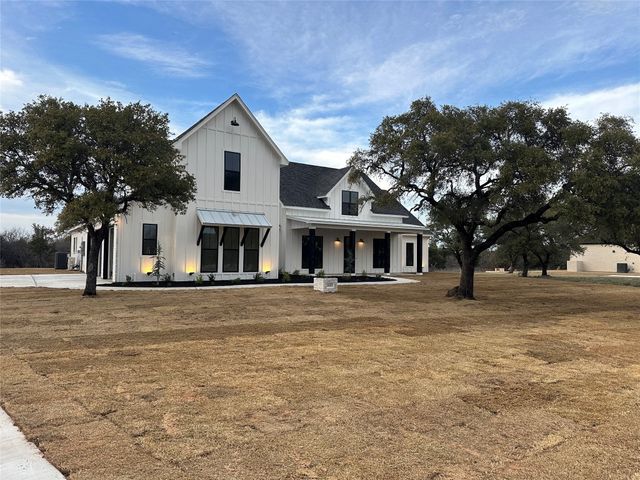 1053 Timber Hills Dr, Weatherford, TX 76087
