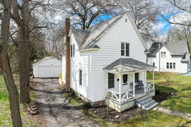 113 N  Prospect St, Belding, MI 48809