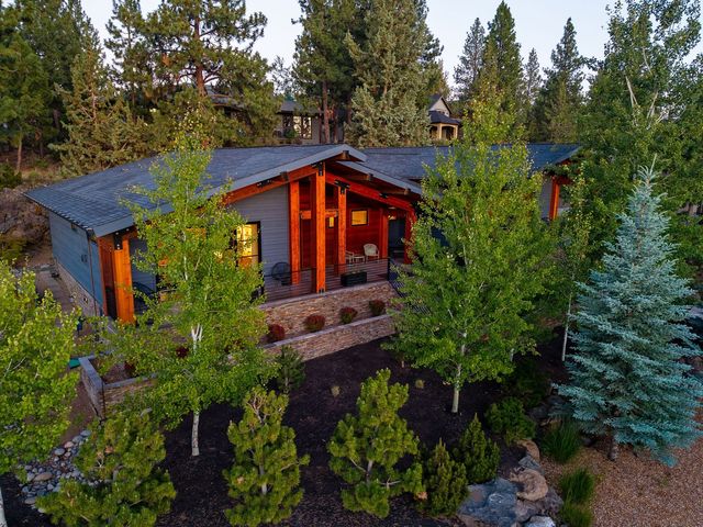 19077 Mount McLoughlin Ln, Bend, OR 97703