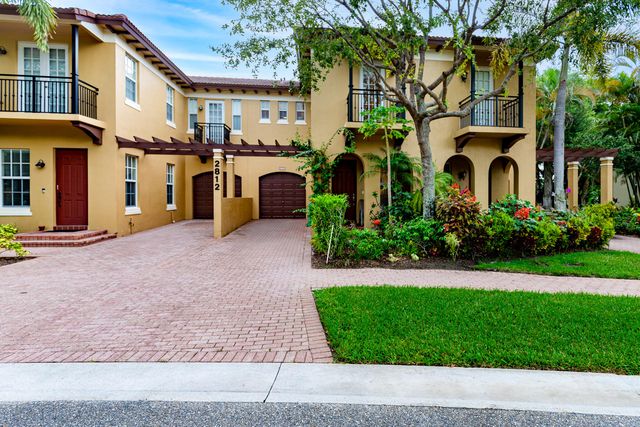 2812 Eagle Rock Circle #902, West Palm Beach, FL 33411
