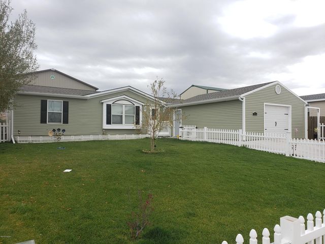 1602 Shadetree Ave, Gillette, WY 82716