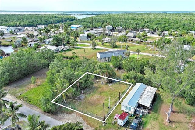 102 Egret LN, Everglades City, FL 34139