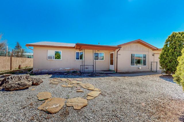 825 Jackson Ave, Grants, NM 87020