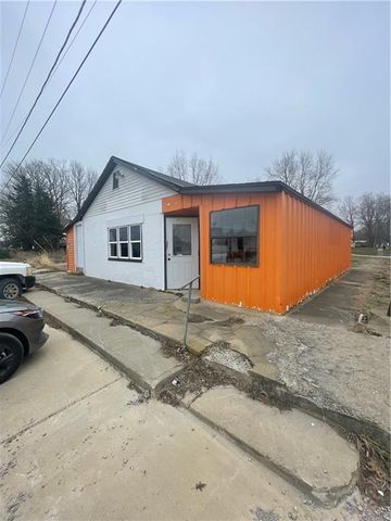 201 S  Main St, Centerview, MO 64019