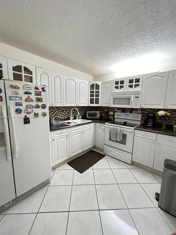 17000 NW 67th Ave #123, Hialeah, FL 33015