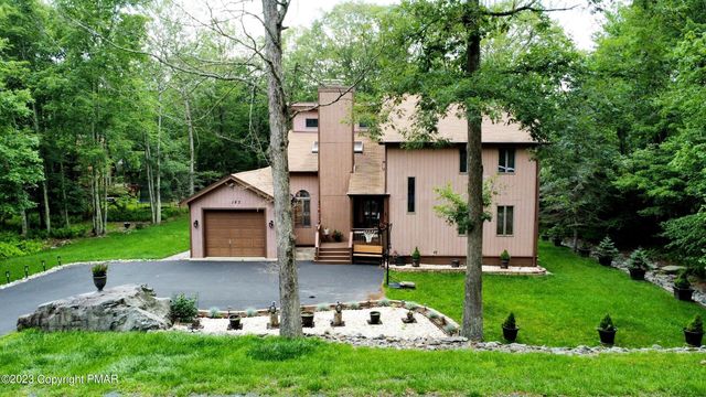 183 Oakenshield Dr, Tamiment, PA 18371