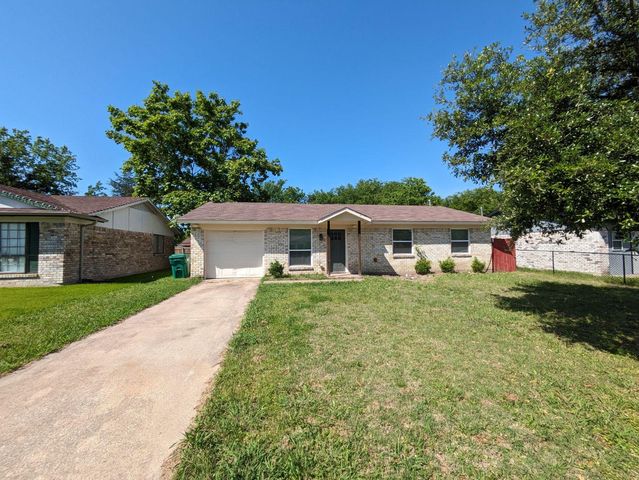 401 Red Bud Ln, Wilmer, TX 75172