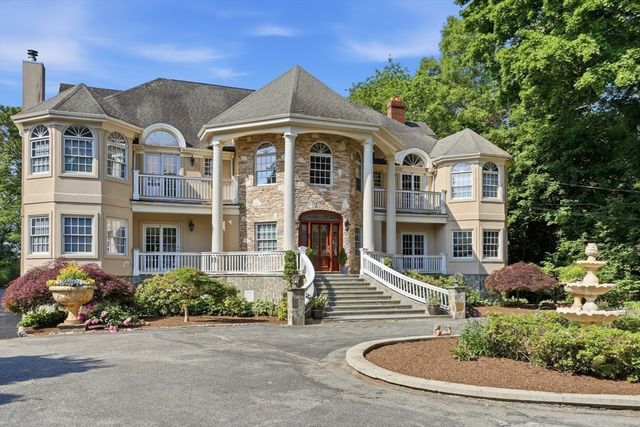 72 Charlemont St, Newton, MA 02461