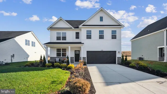 435 Buckeye Dr, Shenandoah Junction, WV 25442