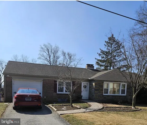 1698 Altland Ave, York, PA 17404