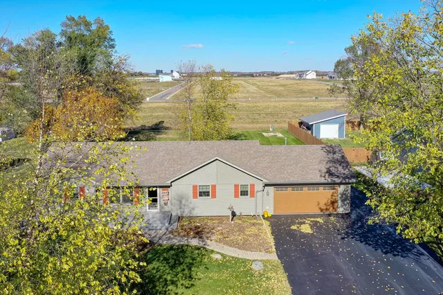 530 Valencia DRIVE, Delavan, WI 53115