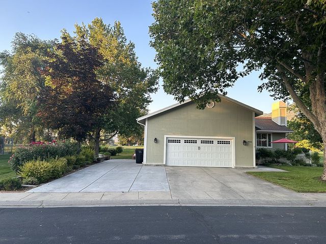 466 Country Club Dr, Stansbury Park, UT 84074