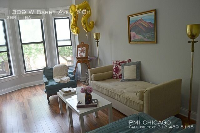 1309 W  Barry Ave, Chicago, IL 60657