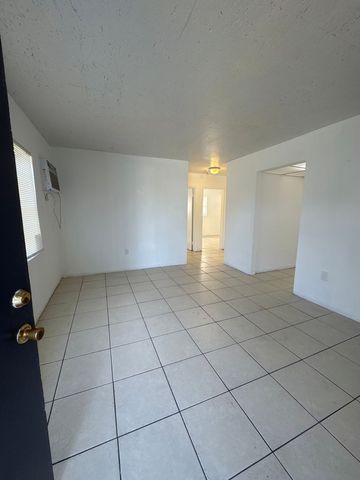 1750 NE 149th St #2, Miami, FL 33181