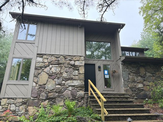 131 Dug Rd, Wyoming, PA 18644