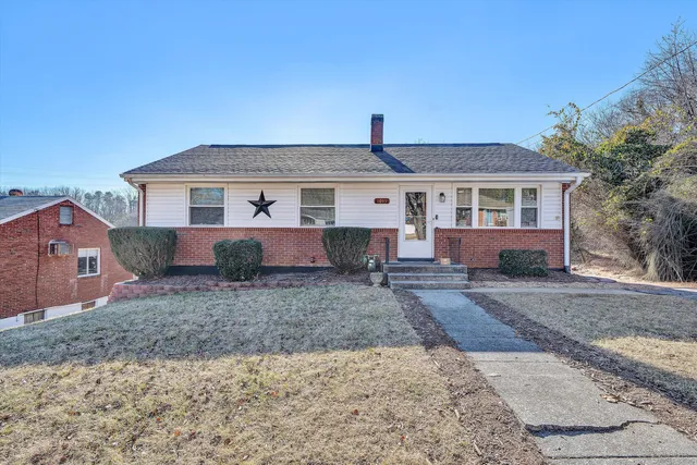 1019 Markham Cir SE, Roanoke, VA 24014