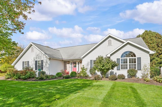 4747 Woodside Dr, Buchanan, MI 49107