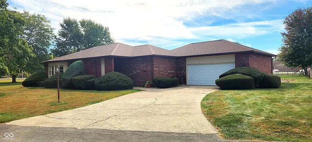 3307 Memorial Dr N, Elwood, IN 46036